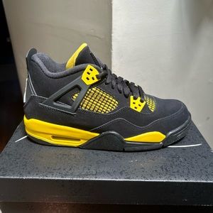 Brand New Nike Jordan 4 Thunders